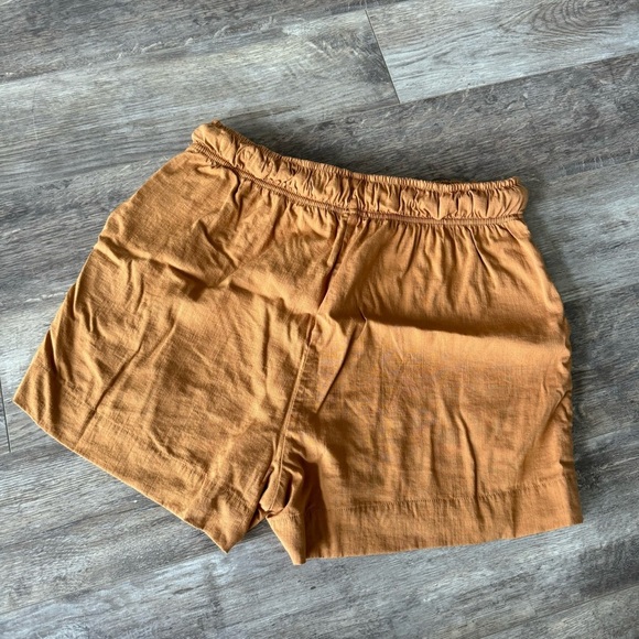 EVEREVE Shane Caramel Brown Tie Waist Paper-bag Shorts - Picture 5 of 11